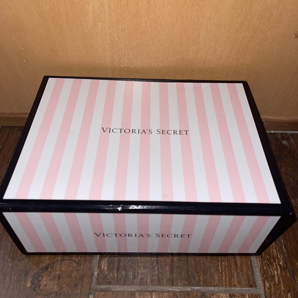Victoria Secret gift box in perfect shape